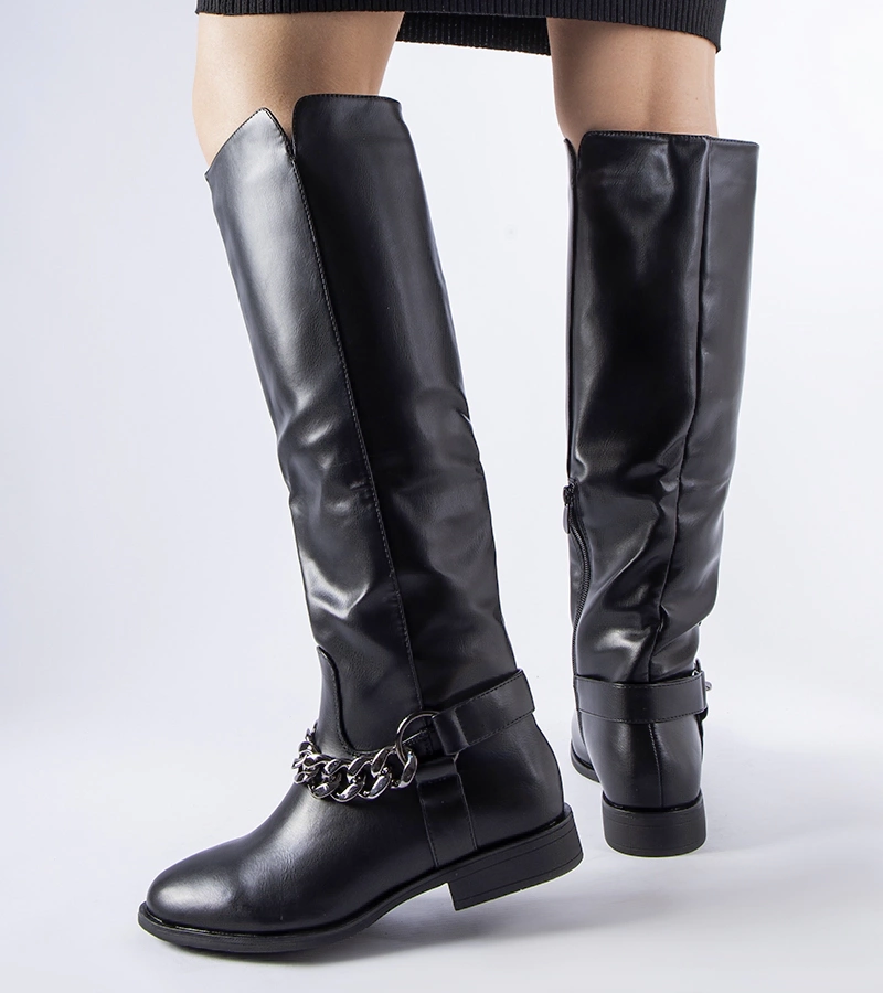 Czarne ocieplane kozaki z łańcuchem Millies