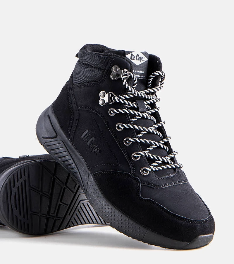 Czarne ocieplane trapery LCJ-22-31-1457M Lee Cooper