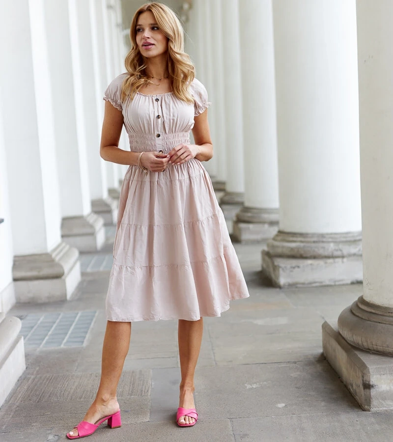 Beżowa sukienka midi z marszczeniem Berry