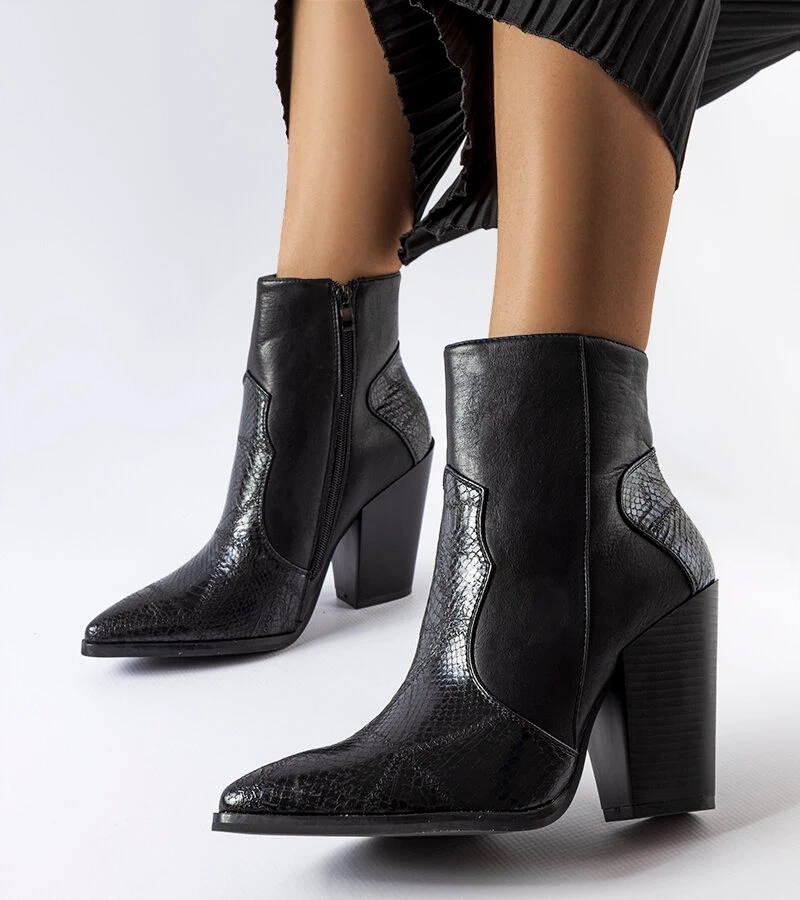 Czarne botki na słupku Kensley