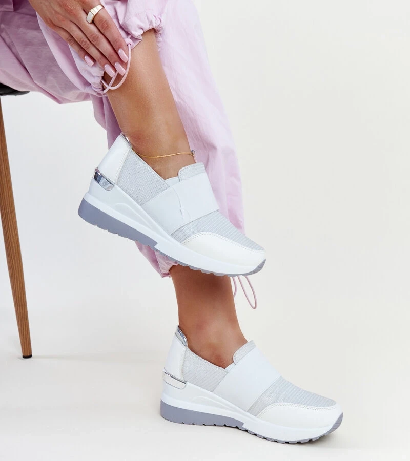 Białe sneakersy na koturnie Kallay