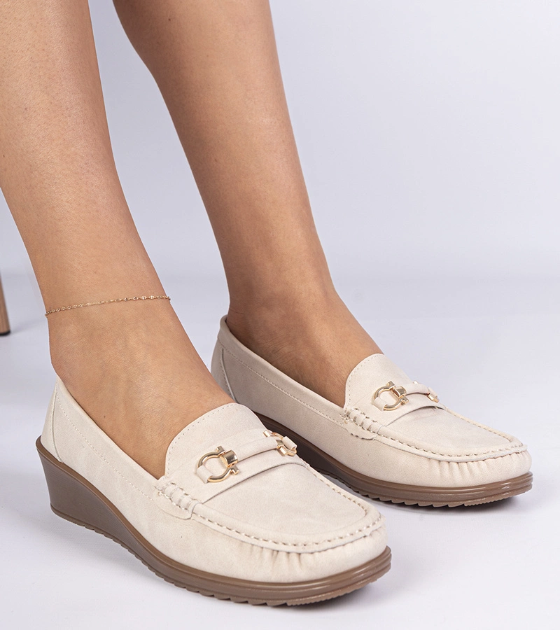 Kremowe mokasyny damskie na koturnie Sameri