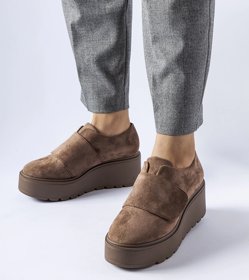 Brązowe półbuty na platformie Pallet