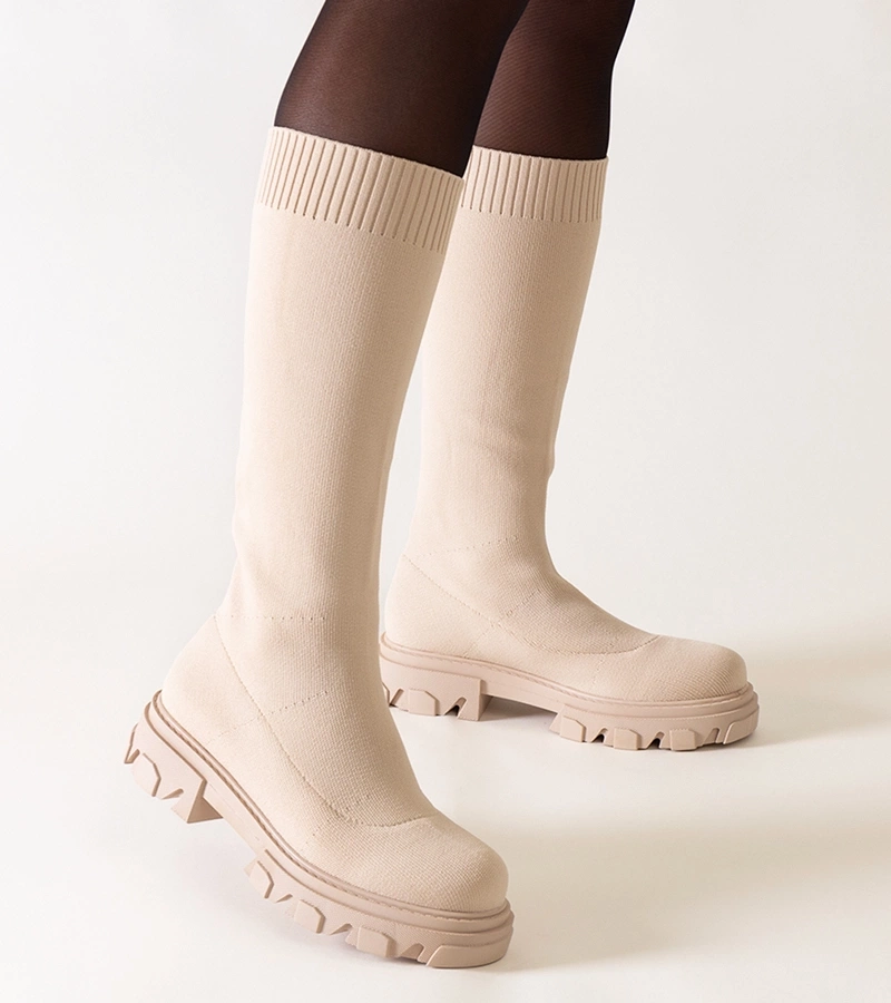 Beżowe kozaki materiałowe na platformie Nazira