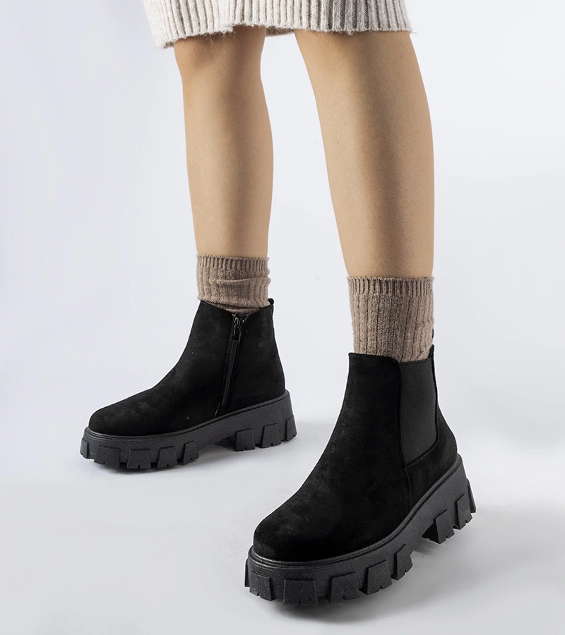 Czarne niskie botki na masywnej podeszwie Willo