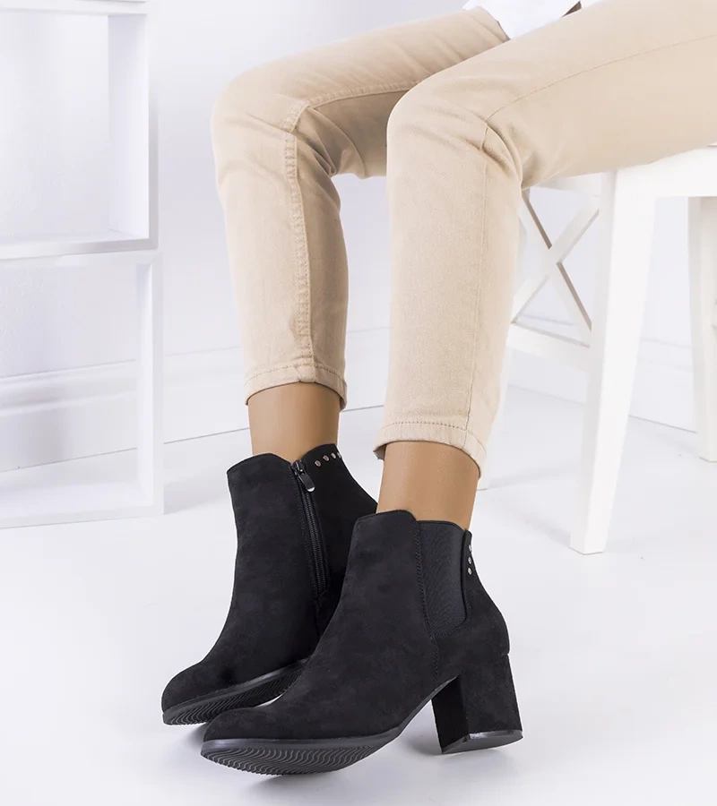 Czarne botki na słupku Runswick