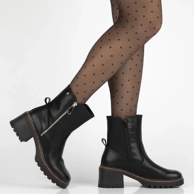 Czarne botki na słupku ze skóry naturalnej Brenda