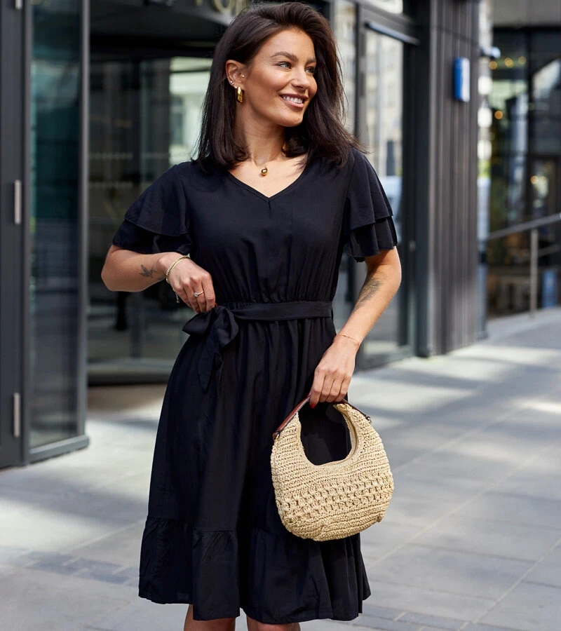 Czarna sukienka midi z paskiem Sagasa