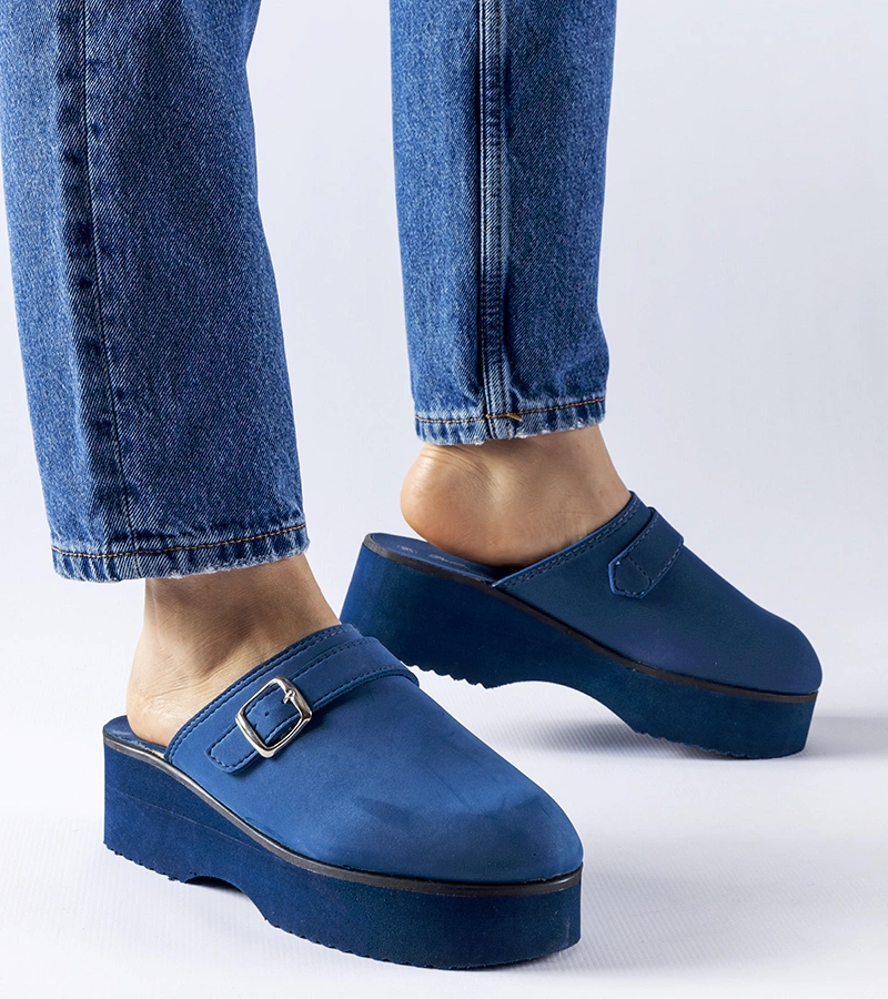 Granatowe klapki typu chodaki na platformie Lang