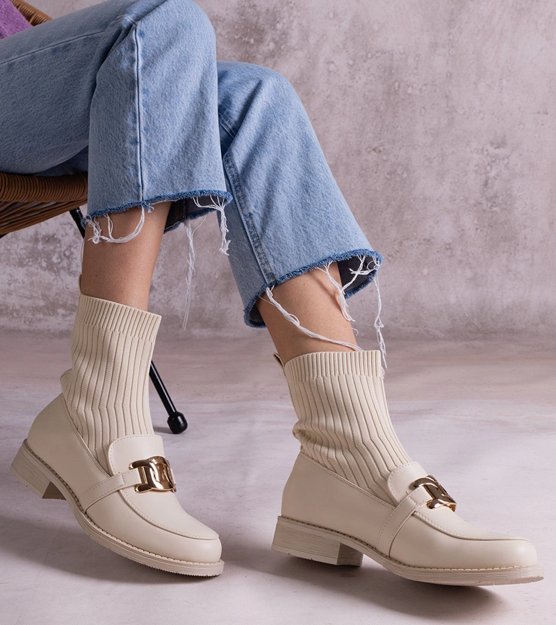 Beżowe botki z materiałową cholewką Krisa