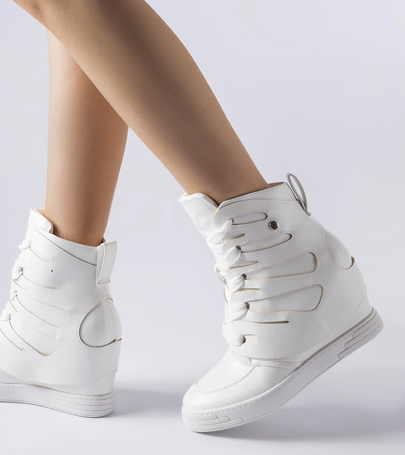 Białe sneakersy na koturnie Pantaleone