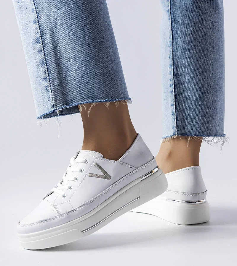 Białe lekkie sneakersy Vinceza