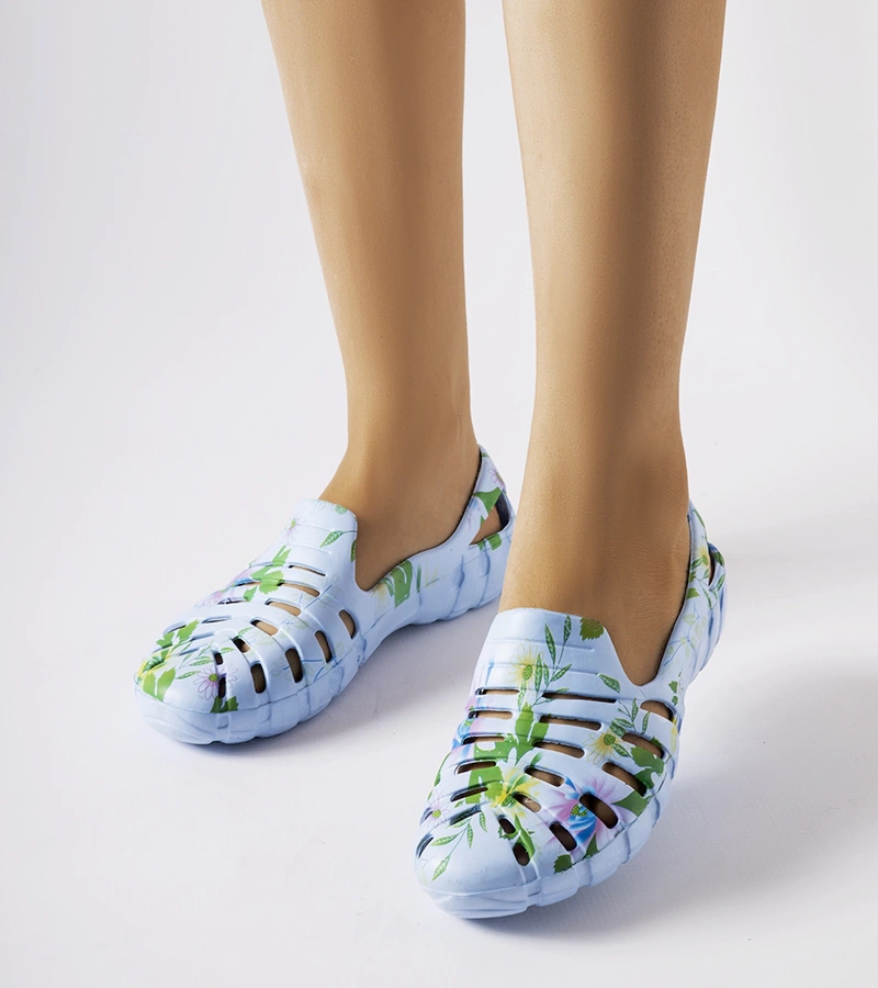 Niebieskie gumowe klapki ze wzorem Eliano