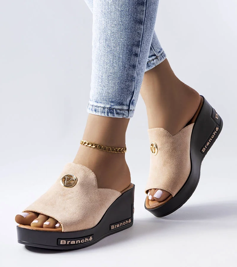 Beżowe klapki na wysokiej koturnie Vinceza