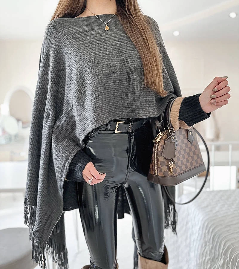 Szara narzutka z frędzlami Colter