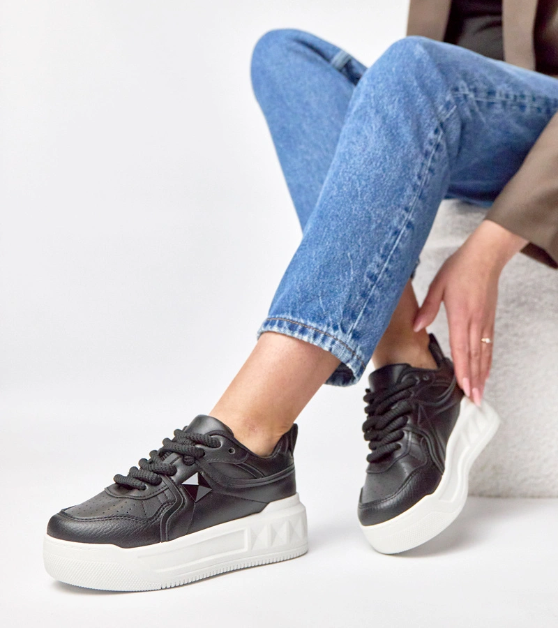 Czarne sneakersy na platformie Alessandra