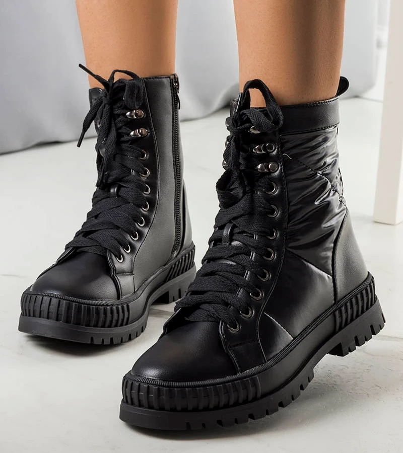 Czarne ocieplane traperki Hamina