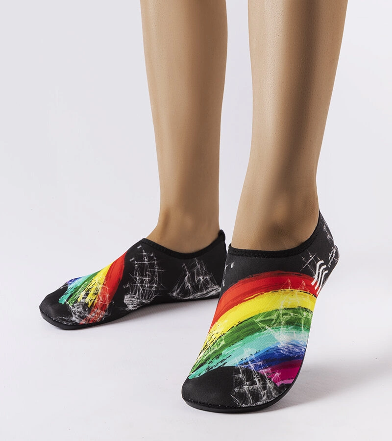 Czarne z kolorowym printem buty do wody Krejz