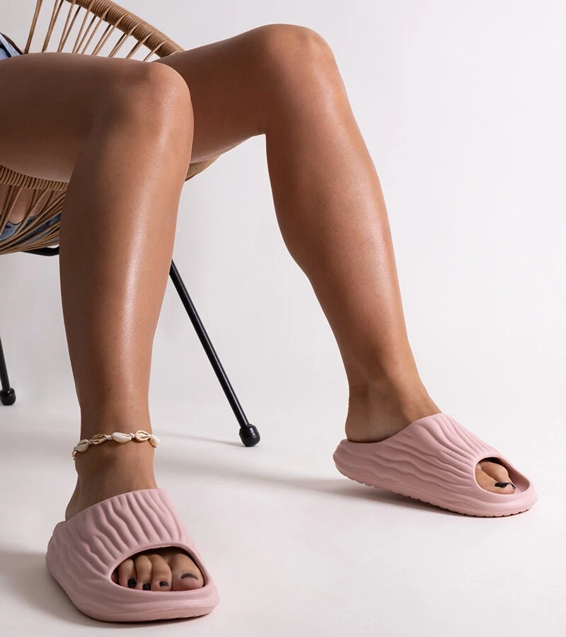 Różowe klapki z marszczeniem Miniya