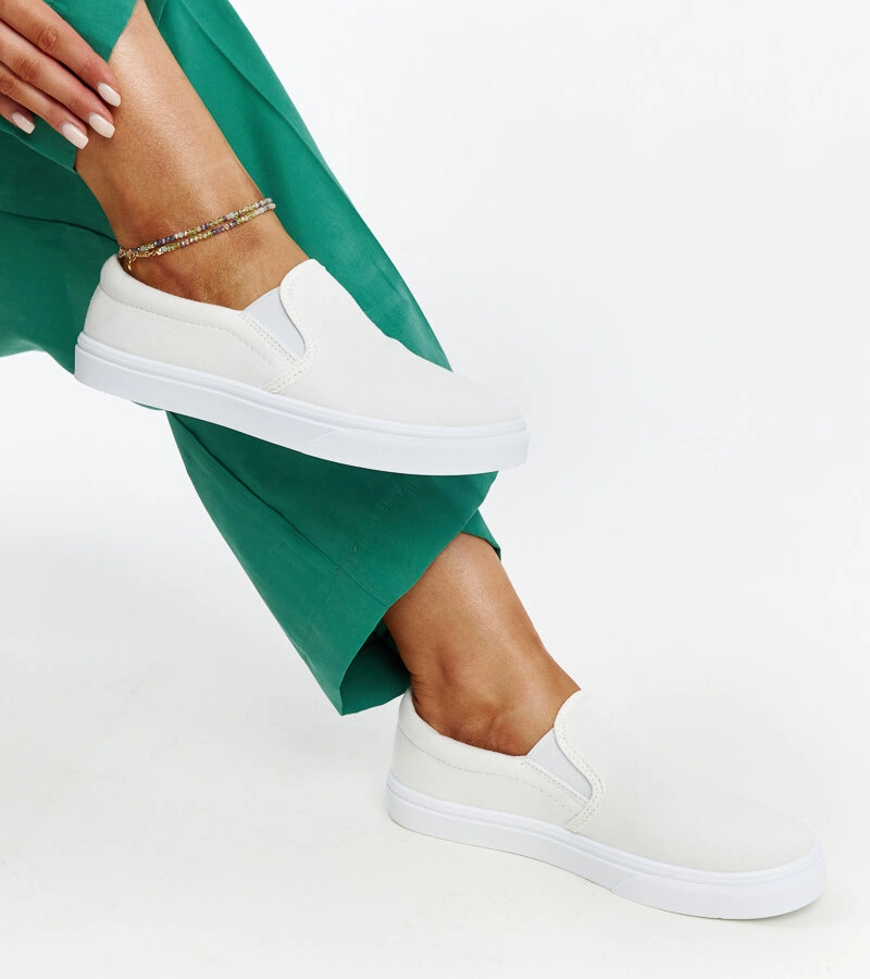 Białe materiałowe tenisówki Suraya