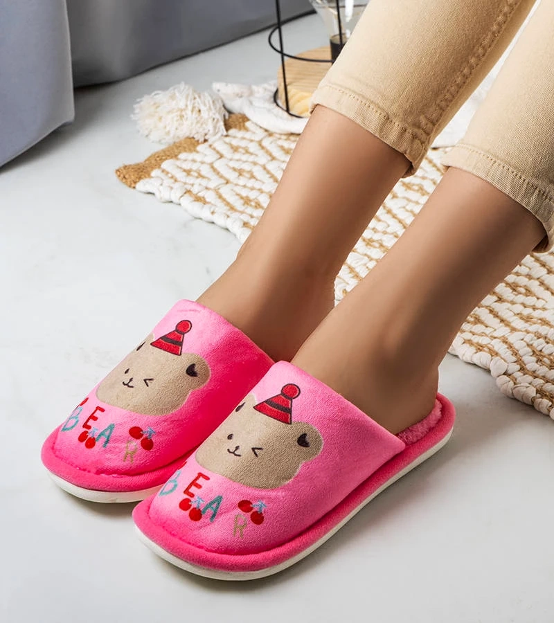 Ciemnoróżowe miękkie kapcie Bear