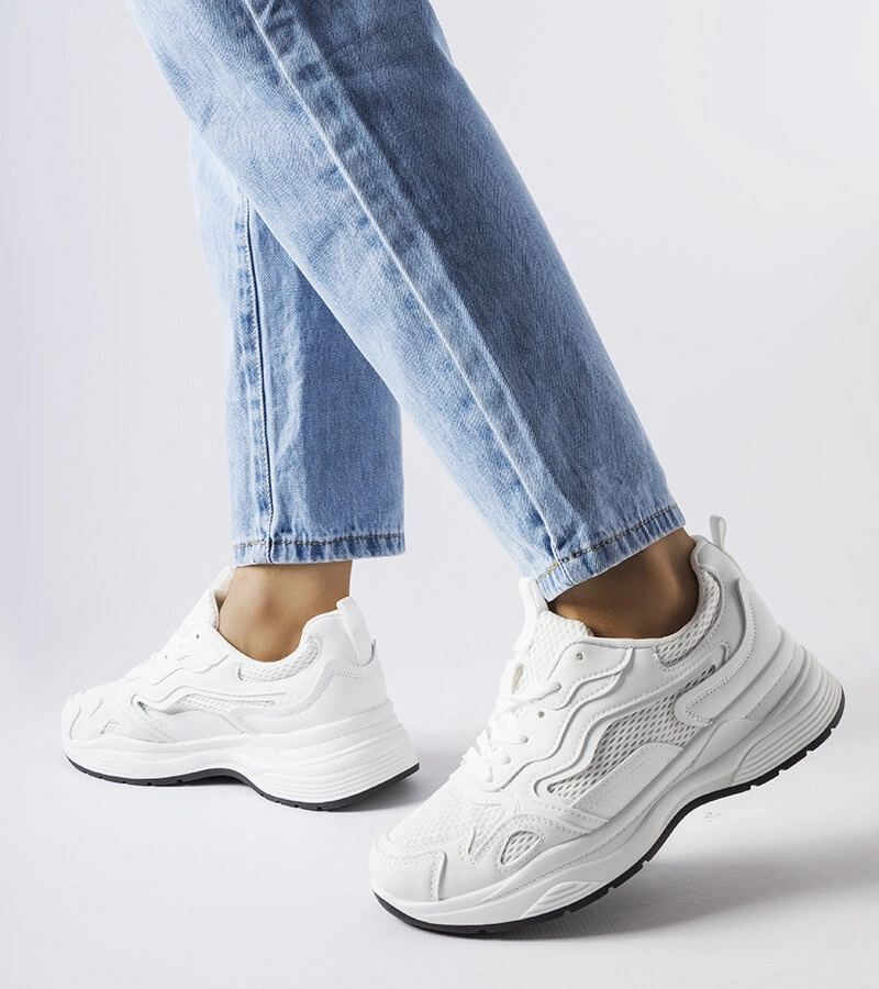 Białe sportowe sneakersy Hollow