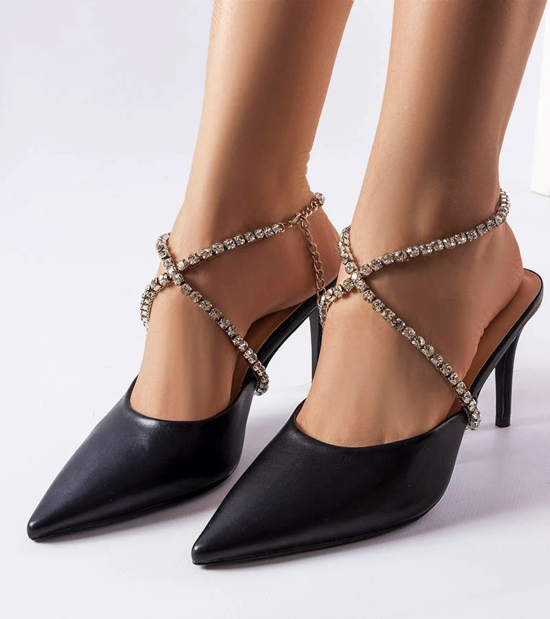 Czarne klapki na szpilce Drainer