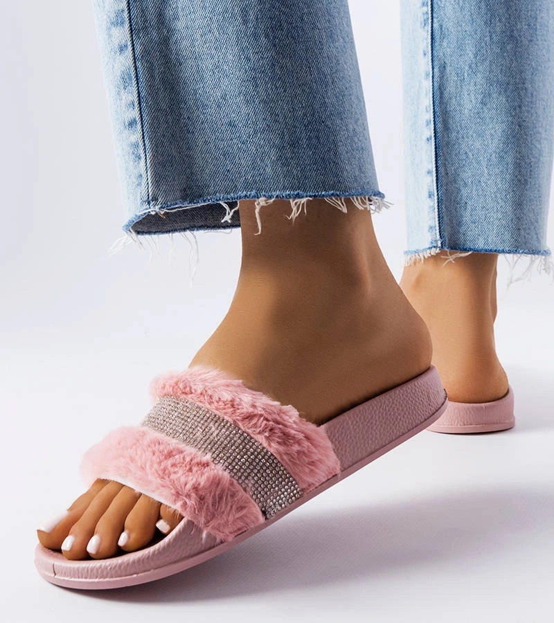 Różowe futrzane klapki z cyrkoniami Carrito