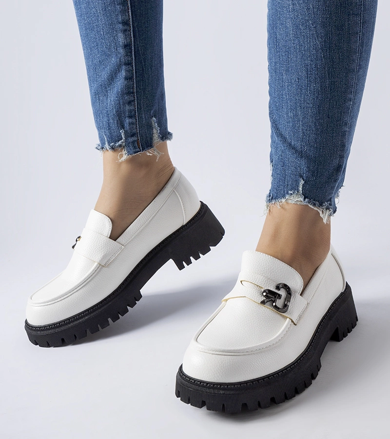 Biało-czarne mokasyny z klamerką Francesca