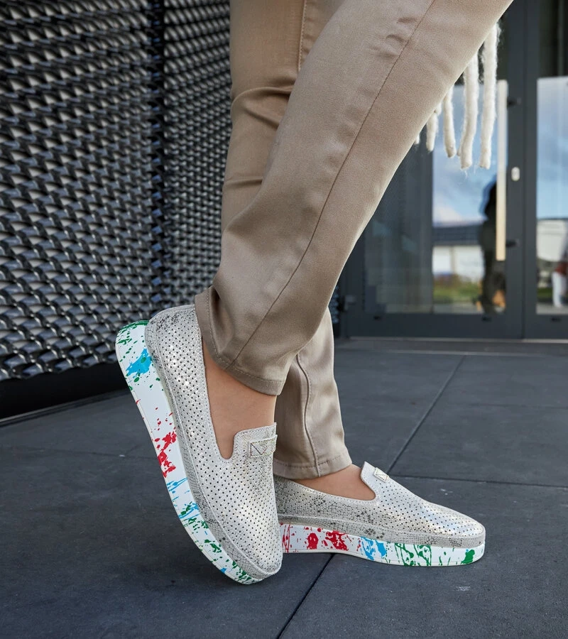 Beżowe półbuty na kolorowym koturnie Santina