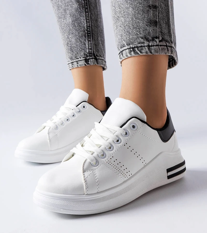 Białe sneakersy z czarnym akcentem Davisson