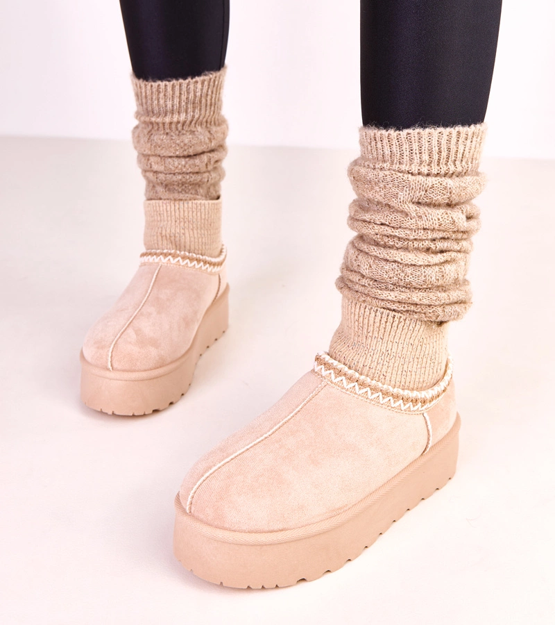 Beżowe niskie śniegowce ze skarpetkową cholewką Bernica