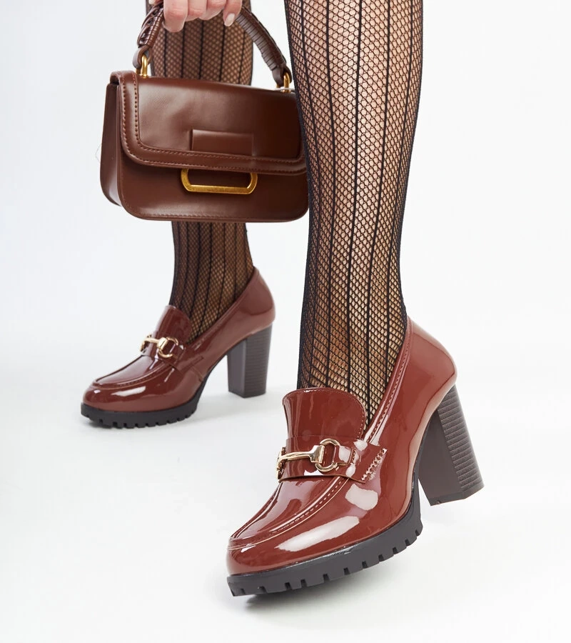 Brązowe lakierowane czółenka na słupku Giacoma