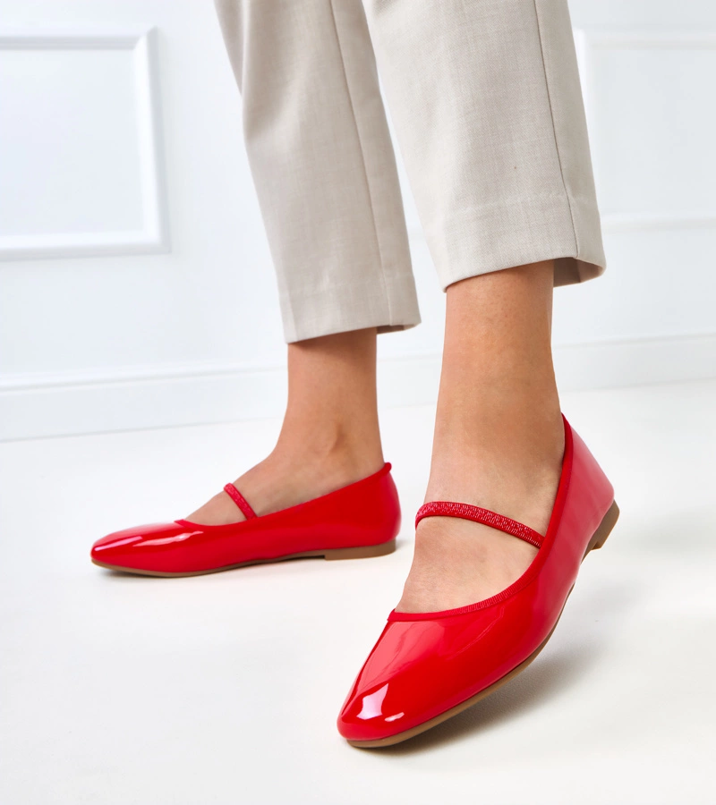 Czerwone lakierowane balerinki z gumką Lantos