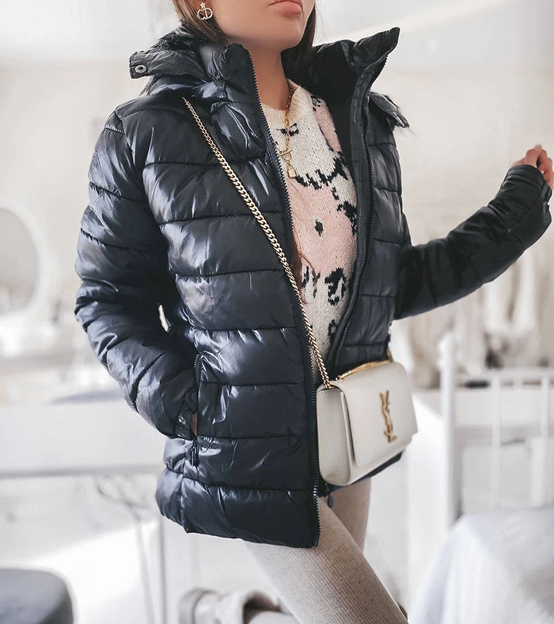 Czarna kurtka z futrzanym kapturem Poisson