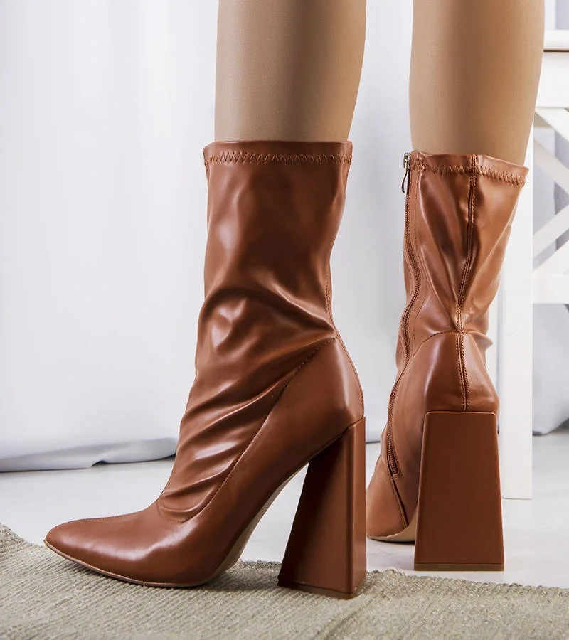 Brązowe kozaki na obcasie Denisa