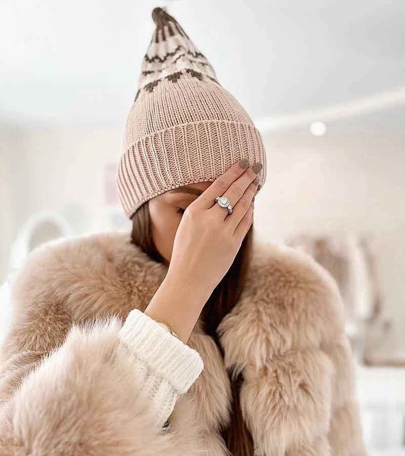 Różowa czapka Abner