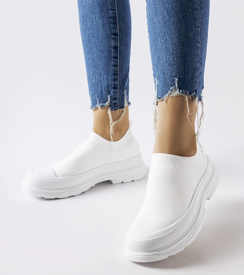 Białe wsuwane trampki na platformie Baratili