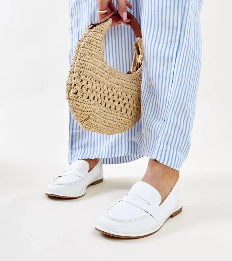 Białe klasyczne mokasyny Nasia