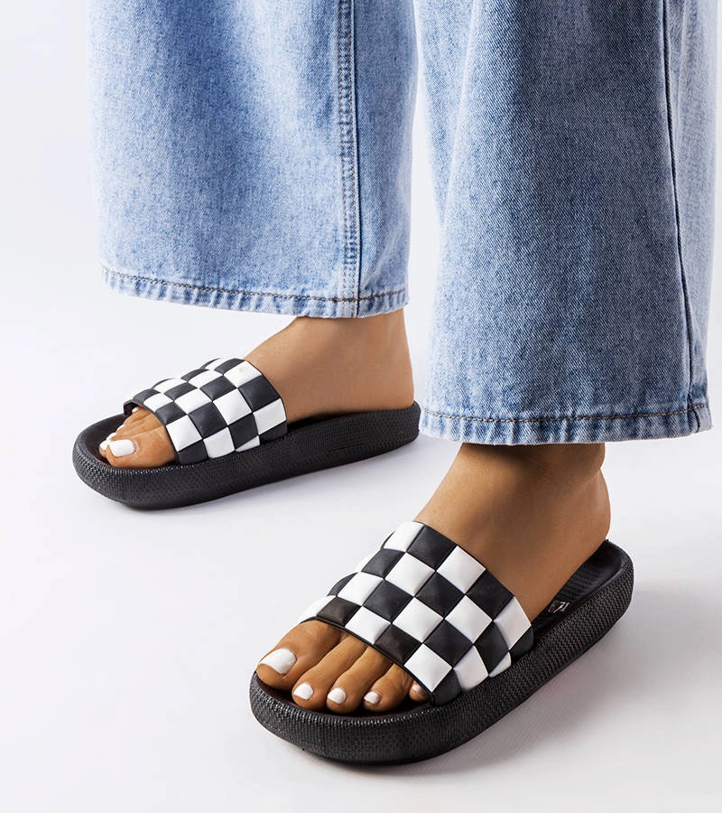 Czarne gumowe klapki na platformie Elin