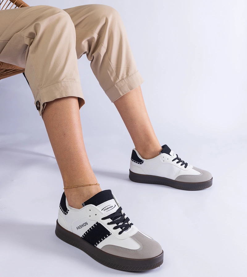 Białe sneakersy na platformie z przeszyciami Puente