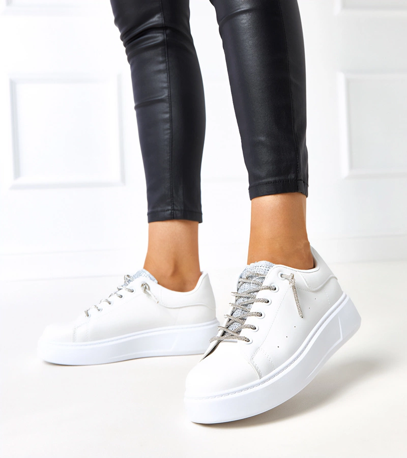 Białe sneakersy z efektownym zdobieniem Asmait