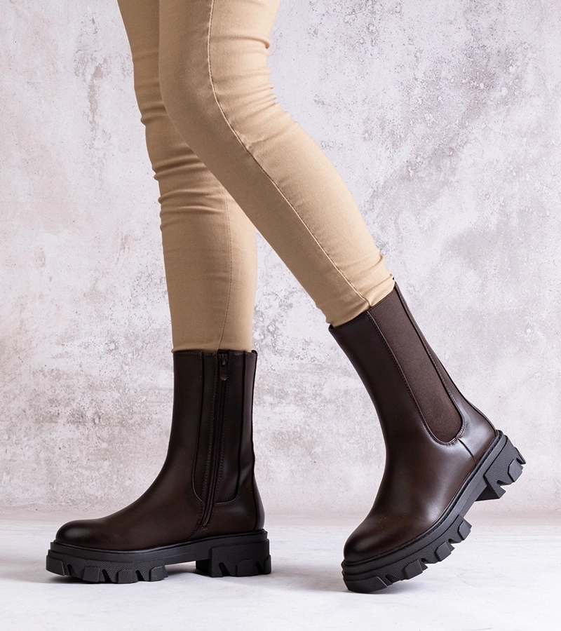 Brązowe wysokie botki z eko skóry Manera