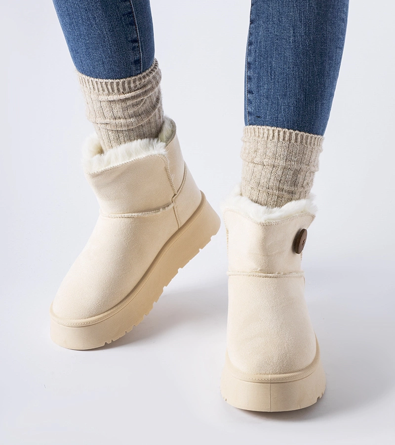 Beżowe ocieplane śniegowce z guzikiem Ronco