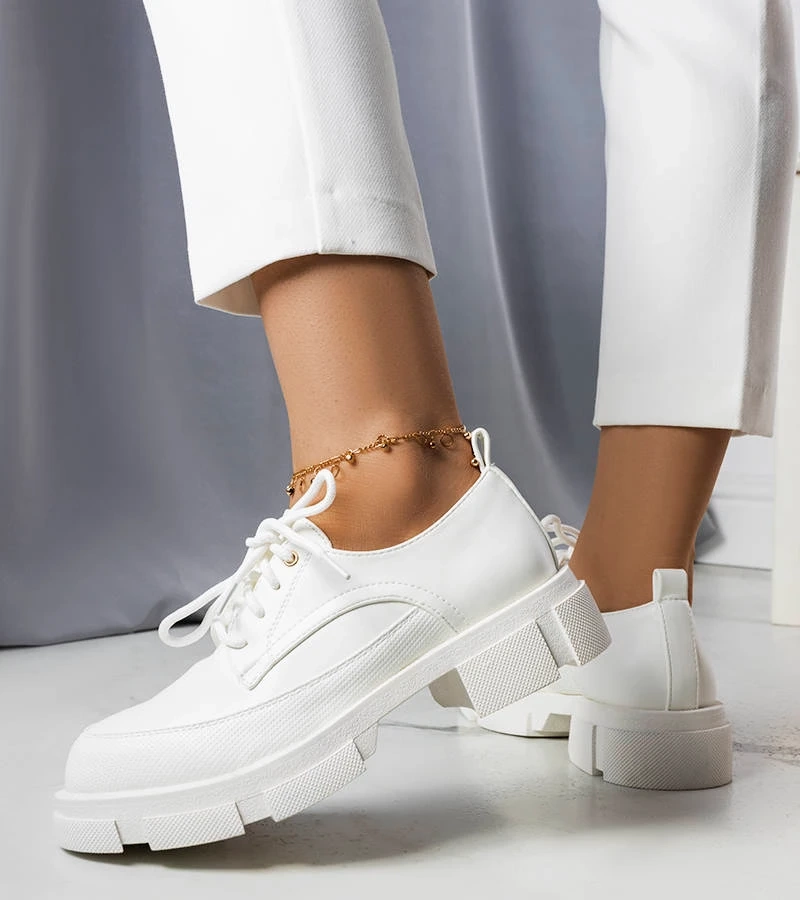 Białe półbuty na masywnej podeszwie Kay