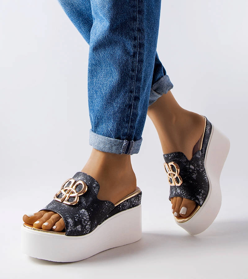 Czarne klapki na koturnie Havanna