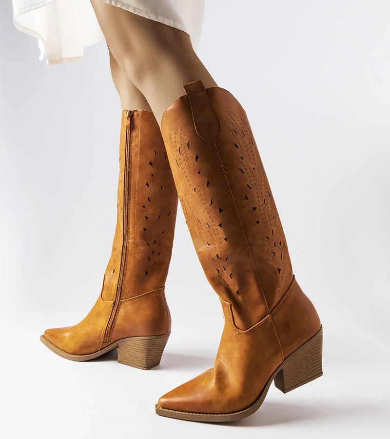 Brązowe ażurowe kowbojki Fiorella