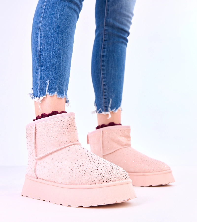 Różowe śniegowce z cyrkoniami na platformie Ruzena