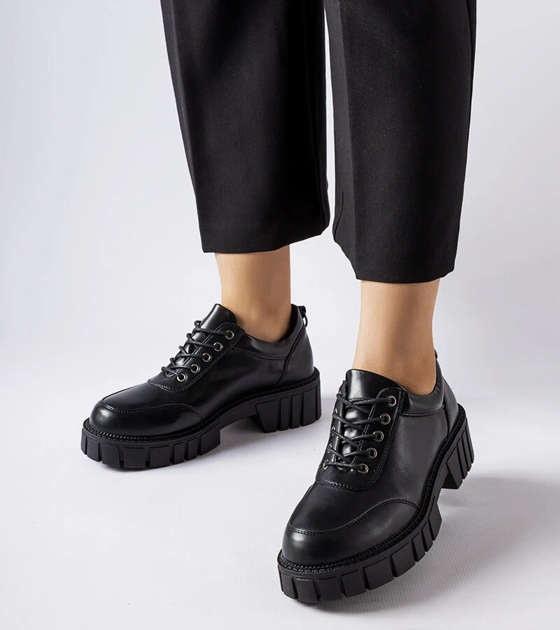 Czarne masywne klasyczne półbuty Severino