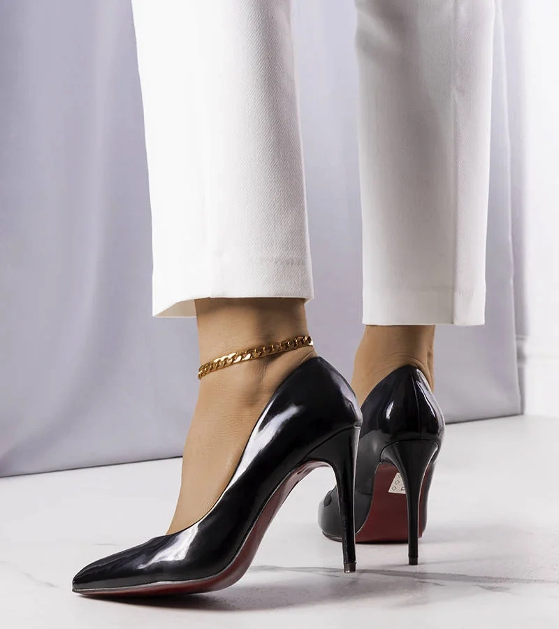 Czarne lakierowane szpilki Zayd